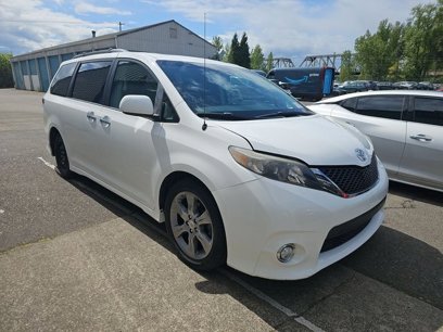Used 2014 Toyota Sienna SE w/ SE Premium Package w/Entune