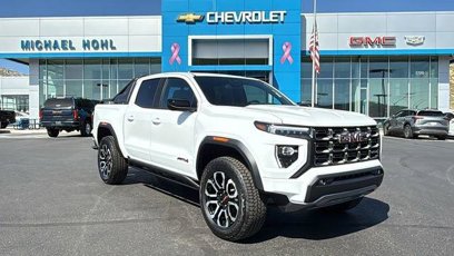 New 2025 GMC Canyon AT4 w/ Nightfall Edition