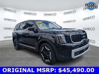Used 2025 Kia Telluride EX w/ EX Captain's Chair Package
