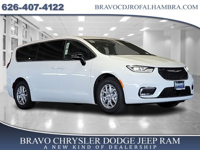 New 2025 Chrysler Pacifica Select