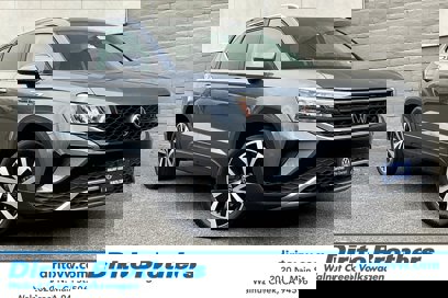 Certified 2022 Volkswagen Taos SE w/ Panoramic Sunroof Package