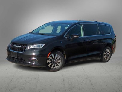 Used 2024 Chrysler Pacifica Select