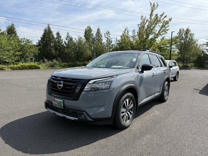 Used 2022 Nissan Pathfinder SL w/ Lighting Package (N92)