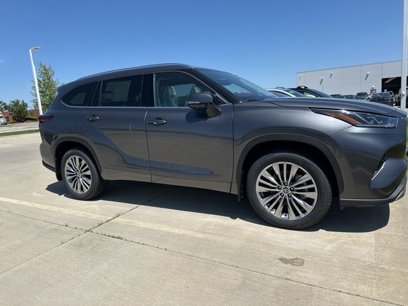 New 2025 Toyota Highlander Platinum
