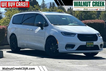New 2025 Chrysler Pacifica Limited