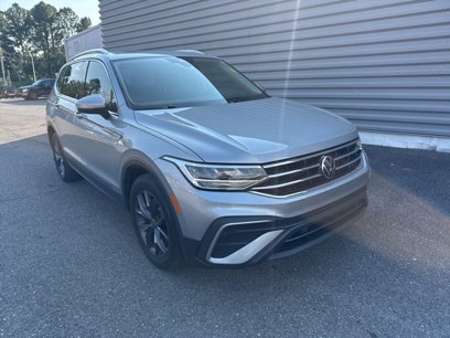 Used 2023 Volkswagen Tiguan SE w/ Panoramic Sunroof Package