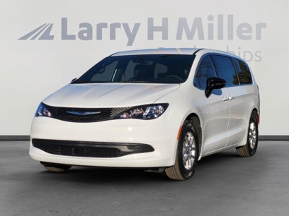 New 2025 Chrysler Voyager LX