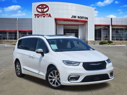 Used 2025 Chrysler Pacifica Pinnacle