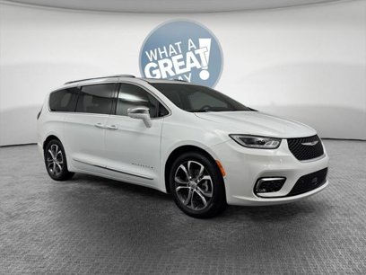 Used 2024 Chrysler Pacifica Pinnacle
