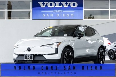New 2025 Volvo EX30 Plus w/ Protection Package Premier