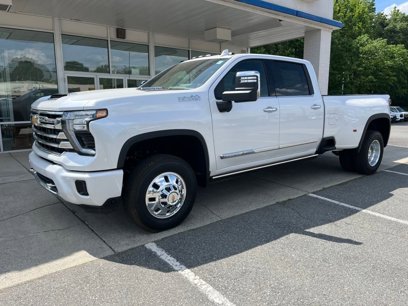 New 2025 Chevrolet Silverado 3500 High Country w/ Technology Package