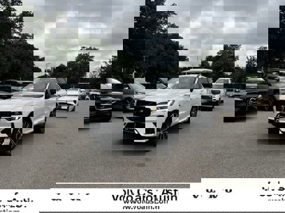 New 2025 Volvo XC60 B5 Plus w/ Protection Package Premier