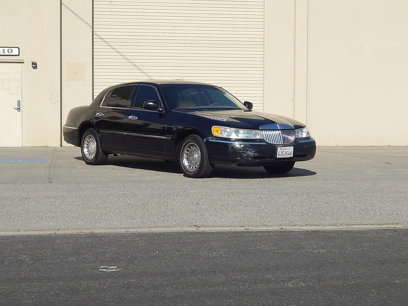 Used 2000 Lincoln Town Car Executive