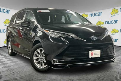 Certified 2021 Toyota Sienna XLE