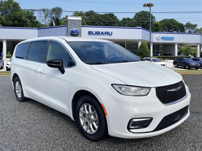 Used 2024 Chrysler Pacifica Touring