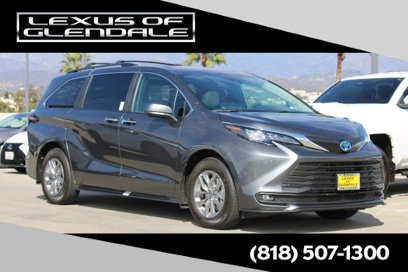 Used 2025 Toyota Sienna XLE
