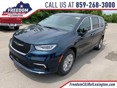 New 2025 Chrysler Pacifica Select