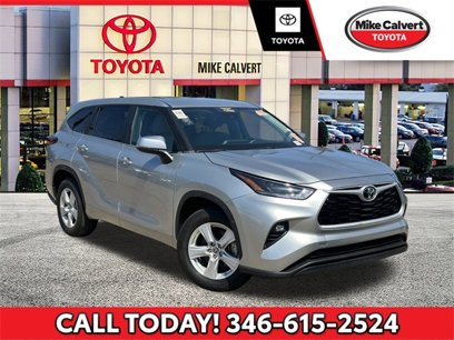 Used 2023 Toyota Highlander LE