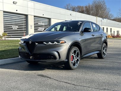 New 2025 Alfa Romeo Tonale w/ Premium Package
