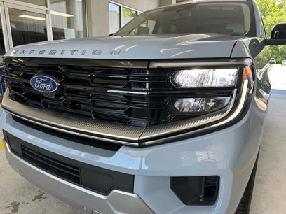 New 2025 Ford Expedition Platinum w/ Platinum Ultimate Package