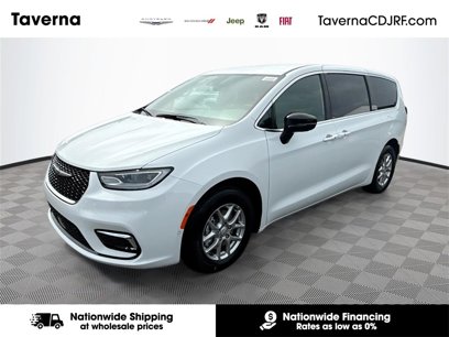 New 2025 Chrysler Pacifica Select