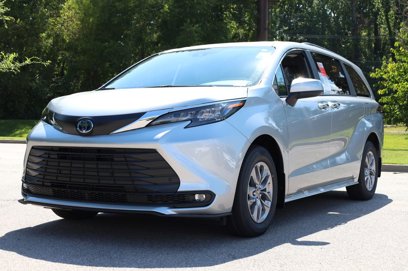 New 2025 Toyota Sienna XLE