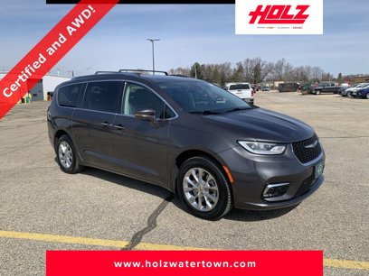 Used 2021 Chrysler Pacifica Touring-L w/ Uconnect Theater Family Group