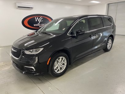 New 2025 Chrysler Pacifica Select