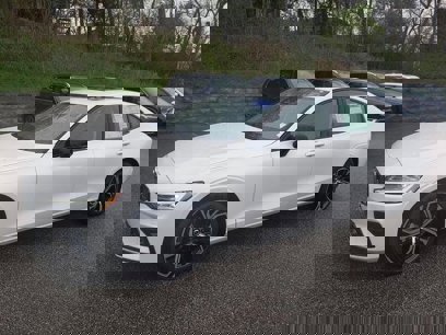 New 2024 Volvo S60 B5 Core w/ Climate Package