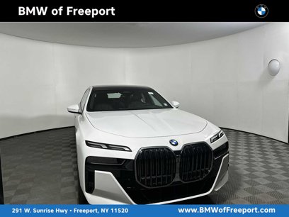 New 2025 BMW 740i xDrive w/ Premium Package