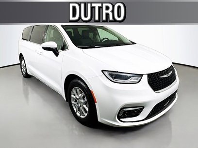 Used 2023 Chrysler Pacifica Touring-L
