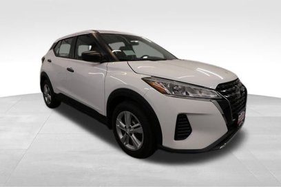 New 2025 Nissan Kicks Play S
