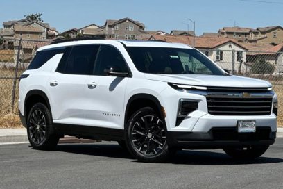 New 2025 Chevrolet Traverse LT w/ Sun and Wheel Package