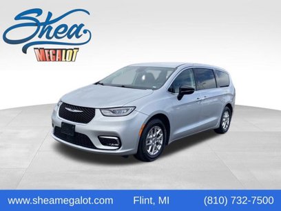 Used 2024 Chrysler Pacifica Touring-L