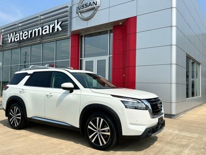 Used 2024 Nissan Pathfinder Platinum w/ Cargo Package