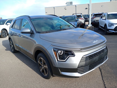 New 2025 Kia Niro LX