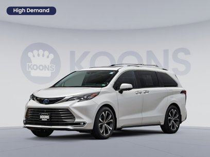 Used 2025 Toyota Sienna Platinum