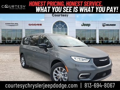 New 2025 Chrysler Pacifica Select