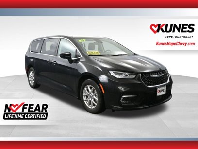 Used 2024 Chrysler Pacifica Touring-L