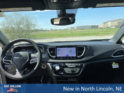New 2025 Chrysler Voyager LX