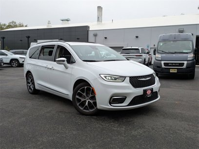 Certified 2022 Chrysler Pacifica Limited