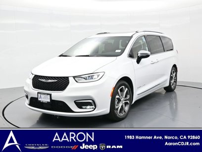 New 2025 Chrysler Pacifica Pinnacle