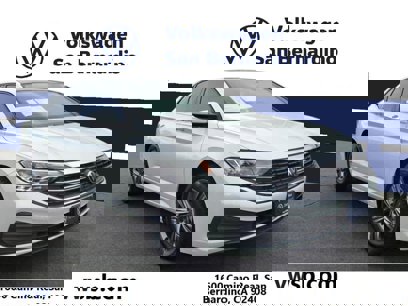 Used 2023 Volkswagen Jetta SE w/ Panoramic Sunroof Package