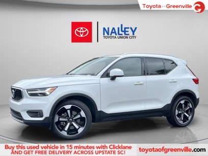 Used 2022 Volvo XC40 T5 Momentum w/ Premium Package