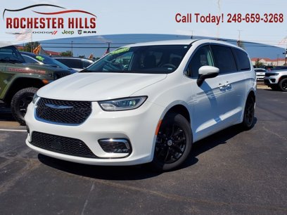 Used 2023 Chrysler Pacifica Touring-L