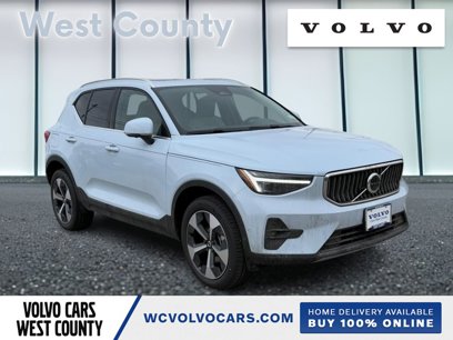 New 2025 Volvo XC40 B5 Plus w/ Climate Package