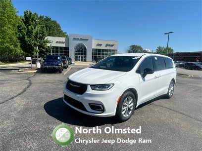 New 2025 Chrysler Pacifica Select