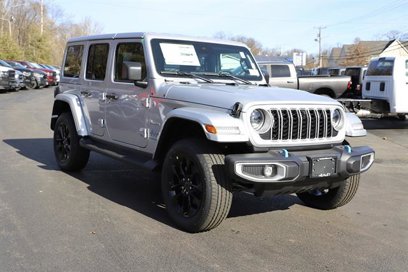 New 2024 Jeep Wrangler Unlimited Sahara w/ Technology Group