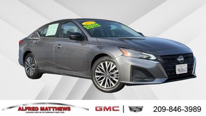 Used 2025 Nissan Altima 2.5 SV