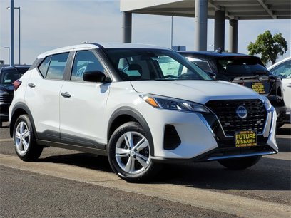 New 2025 Nissan Kicks Play S